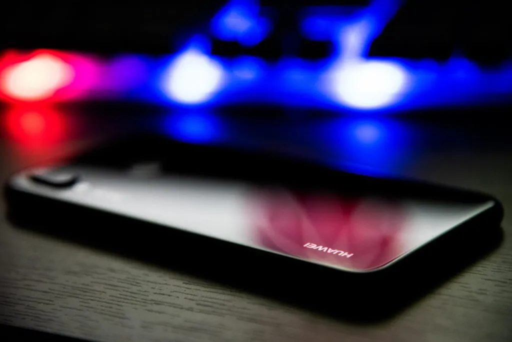 Ile wytrzymuje bateria Huawei P20 i czy można ją wymienić?